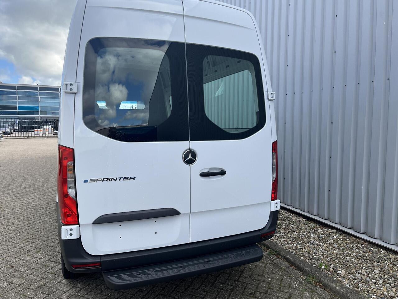 Mercedes-Benz eSprinter 414 L2 Pro 81kWh Rolstoelbus