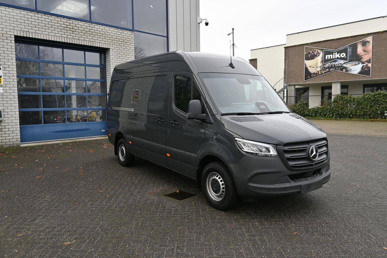 Mercedes-Benz eSprinter 320 L2H2 Select 81kWh Reikwijdte 257km volgens WLTP Snellader, Distronic, Trekhaak, Etc.