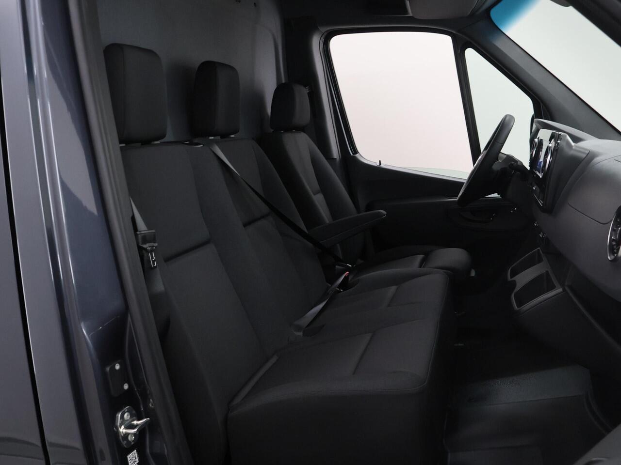 Mercedes-Benz eSprinter 314 L2 H2 RWD PRO 81kWh | Comfortbestuurdersstoel | Trekhaak | Smartphone integratie pakket | 115 kW Snelladen | Achteruitrijcamera | Standkachel |