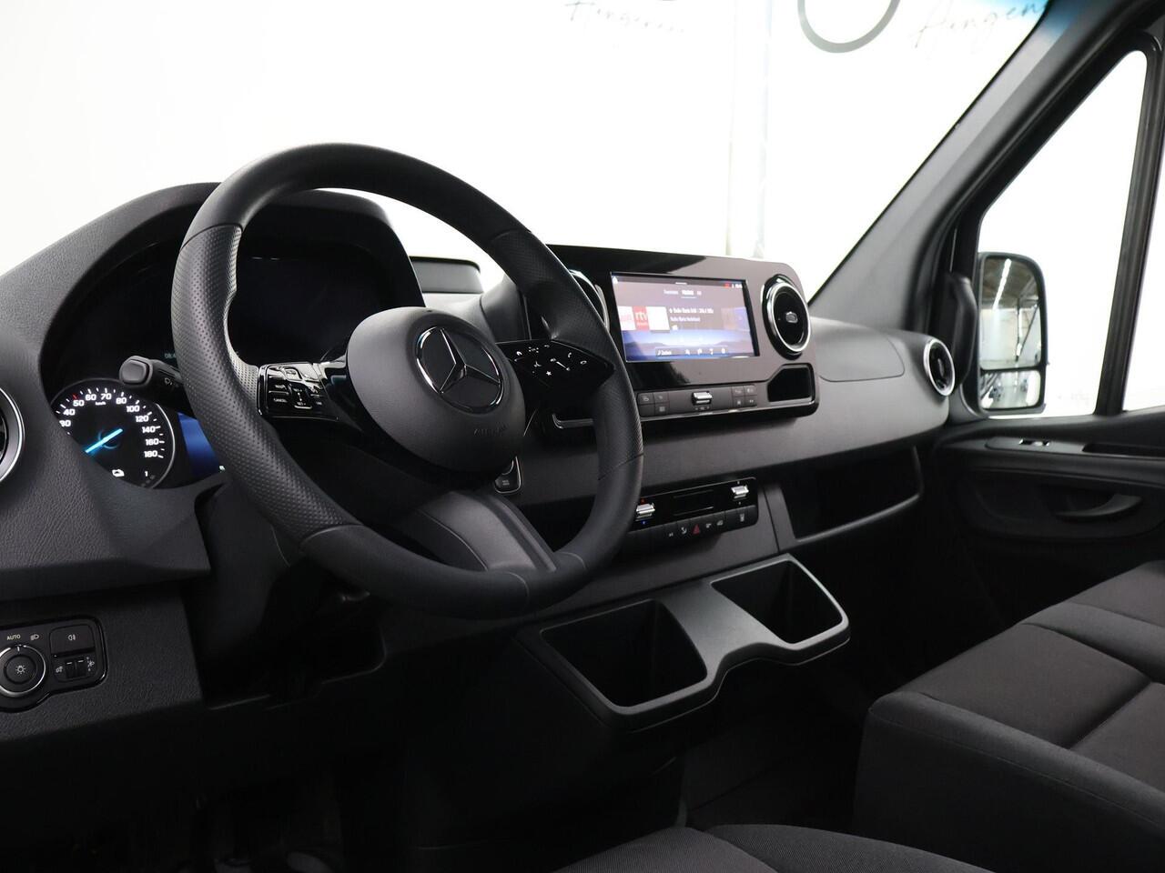 Mercedes-Benz eSprinter 414 GB L2 H2 PRO | 81 kWh | 4250 GVW | Trekhaak | Stoelverwarming | 3-zits | Climate Control | Achteruitrijcamera | Airco | Cruise Control |