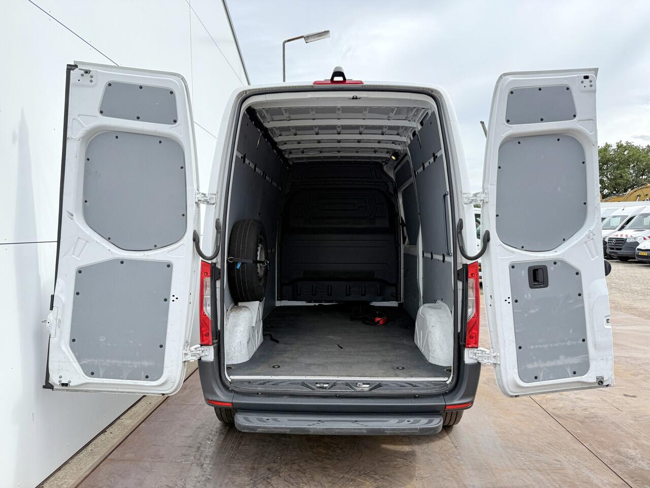 Mercedes-Benz eSprinter 312 - Binnenkort verwacht! ALL-IN PRIJS L2H2 55kWh 168km WLTP 80kw Snelladen Climate Control Camera Stoelverwarming