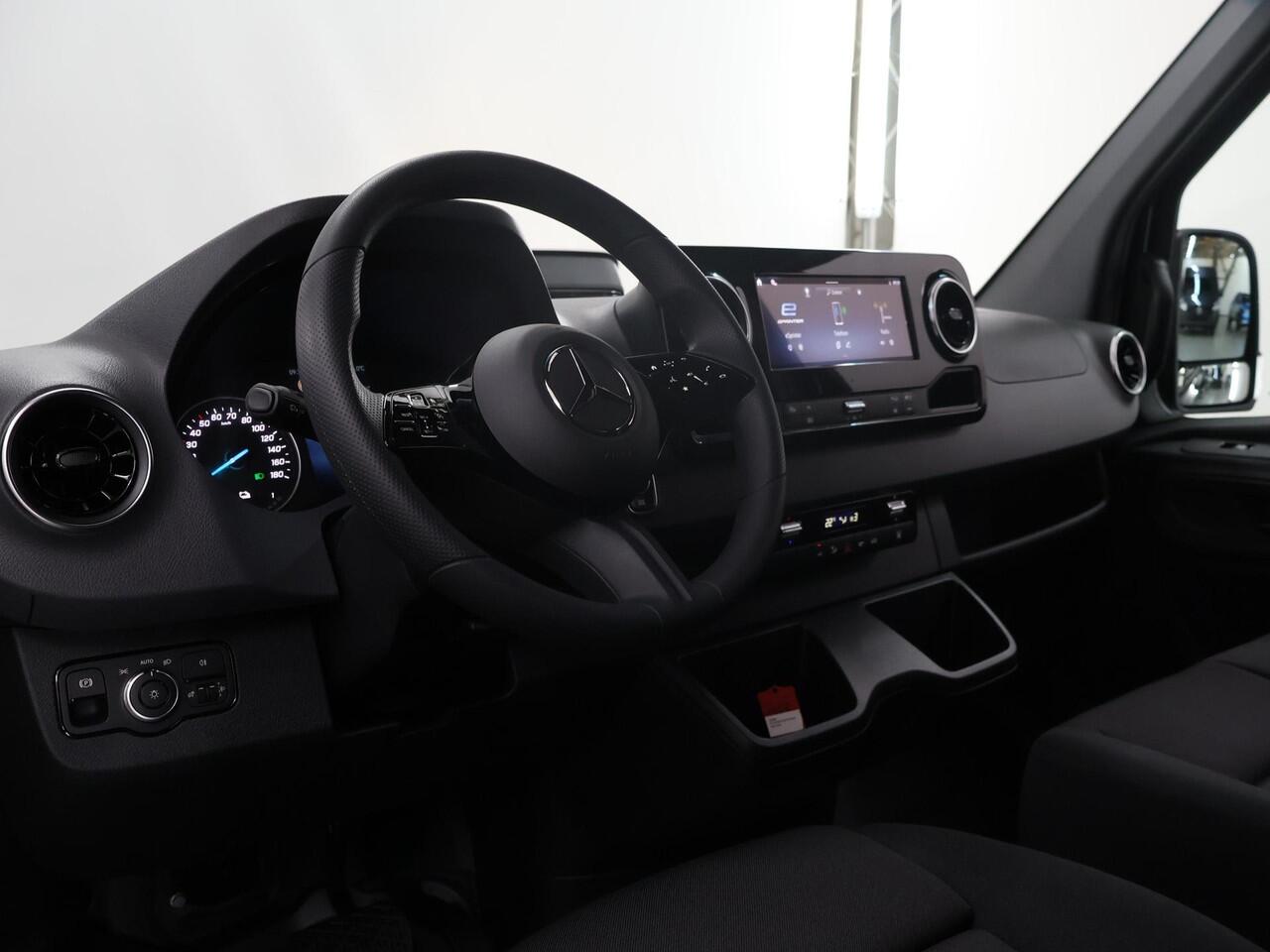 Mercedes-Benz eSprinter 314 L2 H2 PRO | 81 kWh | Trekhaak | Stoelverwarming | 3-zits | Climate Control | Achteruitrijcamera | Airco | Cruise Control |