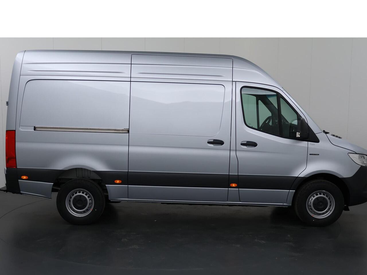 Mercedes-Benz eSprinter 314 L2 H2 PRO | 81 kWh | 100% elektrisch | 2000kg Trekhaak | 115Kw/u DC Snelladen | Smartphone integratie pakket | Carplay | Camera | Comfort bestuurdersstoel |