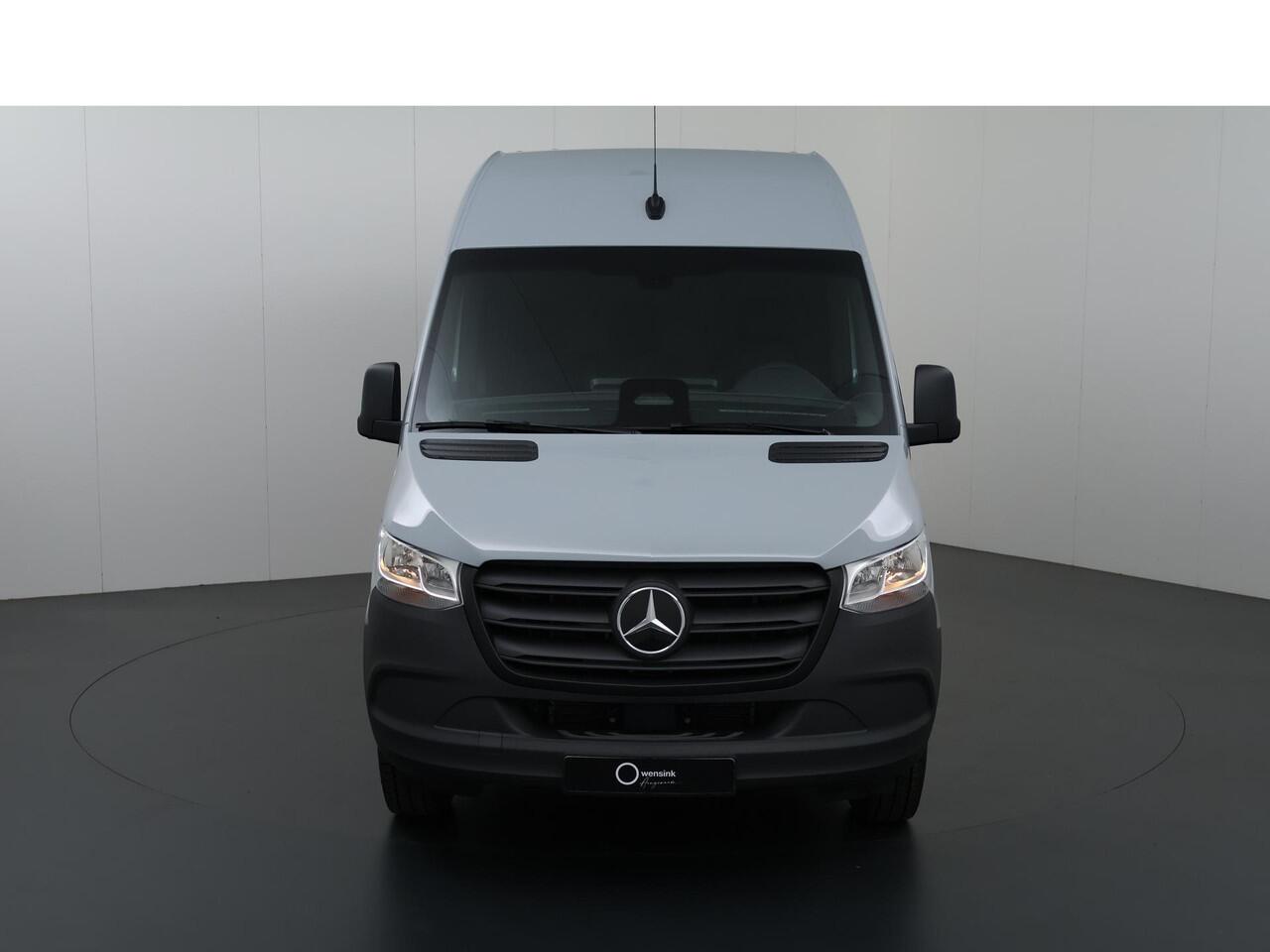 Mercedes-Benz eSprinter 314 L2 H2 Pro 81kWh | Trekhaak | Stoelverwarming | 3-zits | Climate Control | Achteruitrijcamera | Airco | Cruise Control |