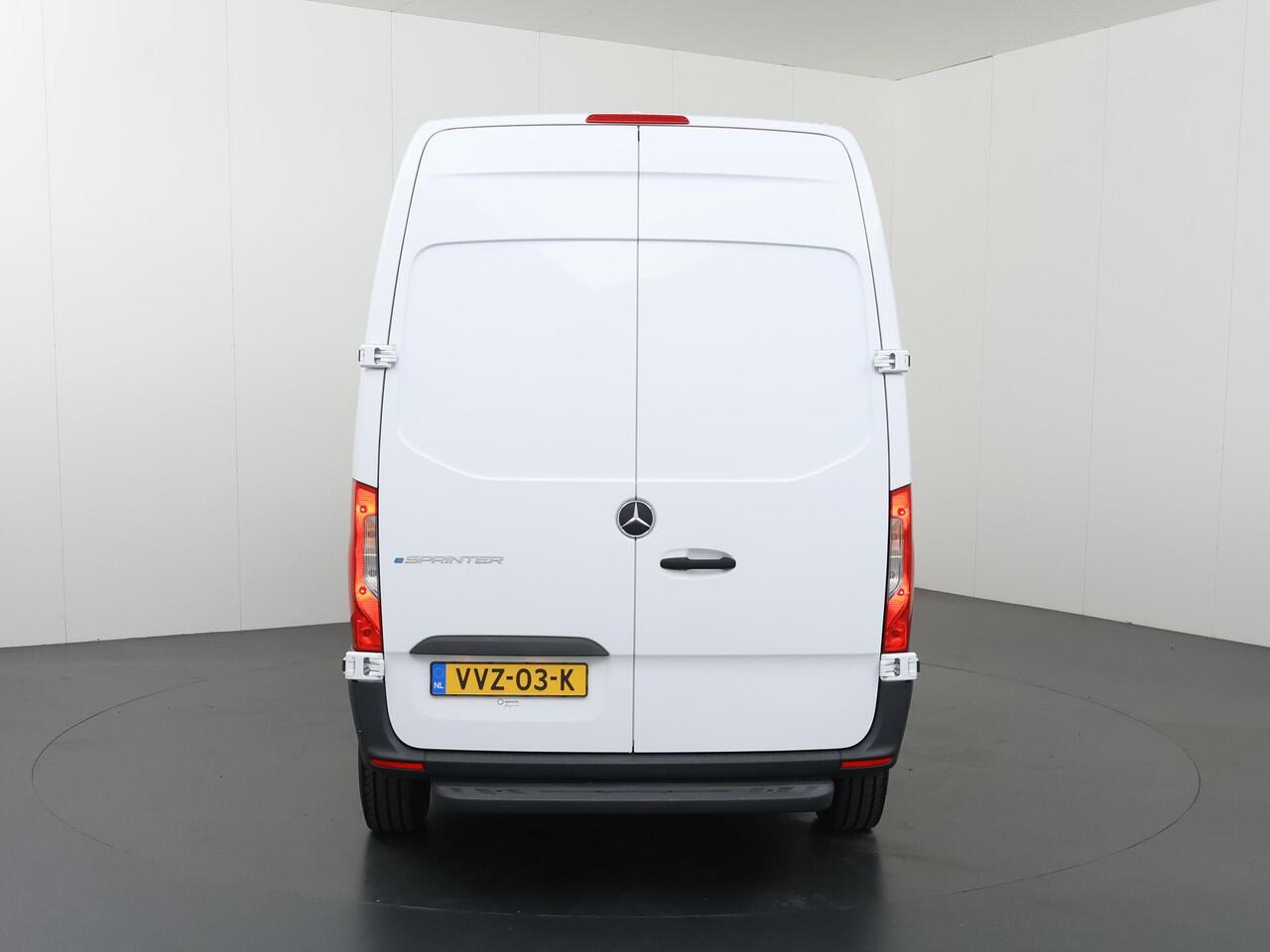 Mercedes-Benz eSprinter L2 H2 | 55 kWh | ACHTERUITRIJCAMERA | STOELVERWARMING | AIRCO | DAB+ RADIO | COMPLETE LAADRUIMTE BETIMMERING | OPSTAP TOT LAADRUIMTE | STOEL - STOEL COMFORT