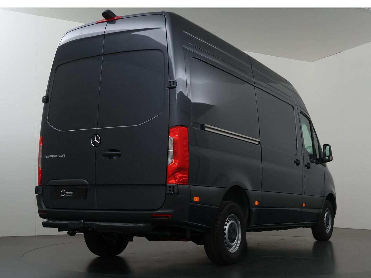 Mercedes-Benz eSprinter 414 L2H2 Pro 81kWh 2000 KG Trekhaak | Cruise-Controle | MBUX | Achteruitrijcamera | DC laden 115 kW | Smartphone integratie pakket |