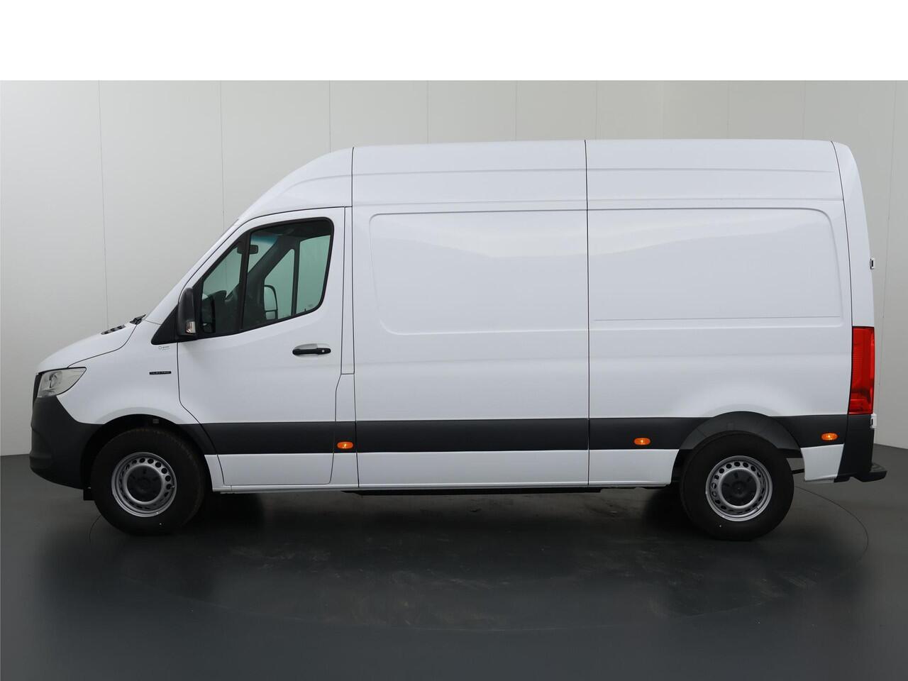 Mercedes-Benz eSprinter 414 L2 H2 RWD PRO 81kWh | Trekhaak | Smartphone integratie pakket | 115 kW Snelladen | Achteruitrijcamera | Standkachel | Stoelverwarming |