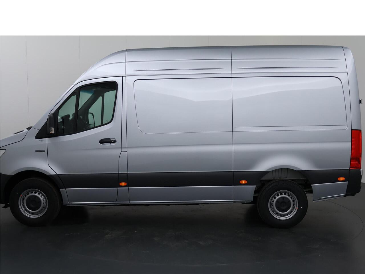 Mercedes-Benz eSprinter 314 L2 H2 PRO | 81 kWh | 100% elektrisch | 2000kg Trekhaak | 115Kw/u DC Snelladen | Smartphone integratie pakket | Carplay | Camera | Comfort bestuurdersstoel |