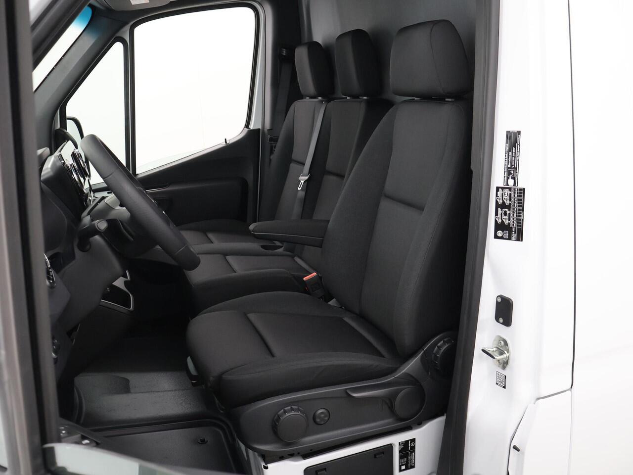 Mercedes-Benz eSprinter 314 L2 H2 PRO | 56 kWh | 100% elektrisch | 2000kg Trekhaak | 115Kw/u DC Snelladen | Smartphone integratie pakket | Carplay | Camera |