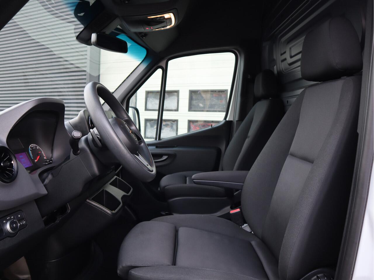 Mercedes-Benz eSprinter eSprinter 55 kWh 100% Elektrisch L2H2 - Camera - Airco