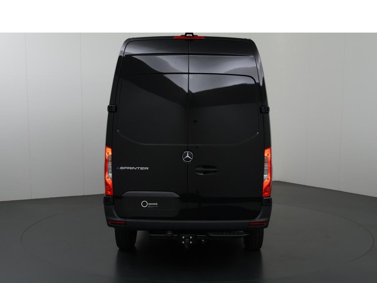 Mercedes-Benz eSprinter 414 GB L2 H2 PRO | 81 kWh | 4250 GVW | 2000 KG Trekhaak | Cruise-Controle | MBUX | Achteruitrijcamera | DC laden 115 kW | Smartphone integratie pakket |