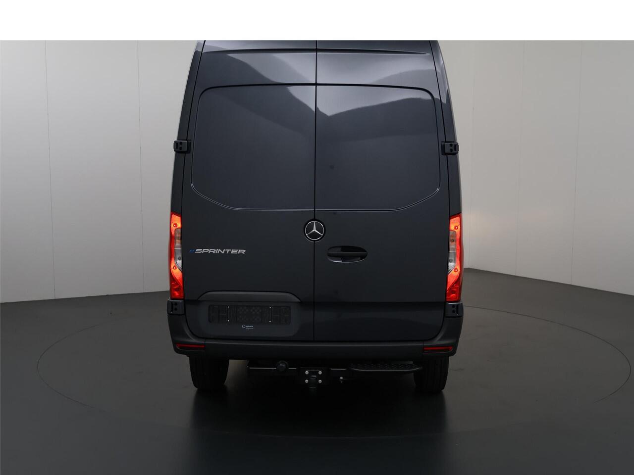 Mercedes-Benz eSprinter 314 L2 H2 RWD PRO 81kWh | Comfortbestuurdersstoel | Trekhaak | Smartphone integratie pakket | 115 kW Snelladen | Achteruitrijcamera | Standkachel |