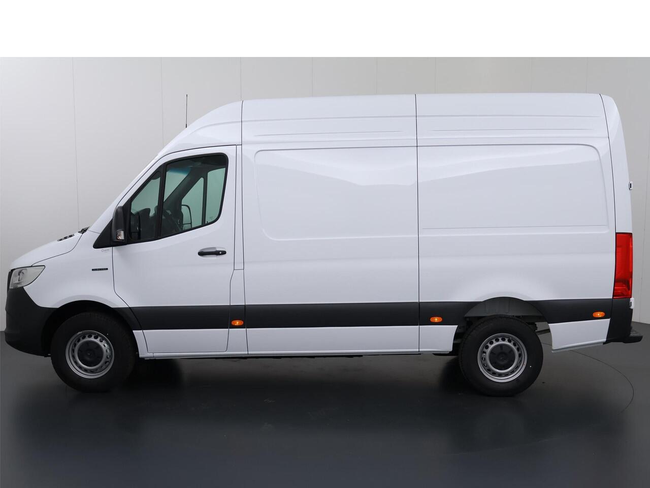 Mercedes-Benz eSprinter 414 L2 H2 RWD PRO 81kWh | 115 kW Snelladen | Trekhaak | Smartphone integratie pakket | Achteruitrijcamera | Standkachel | Stoelverwarming