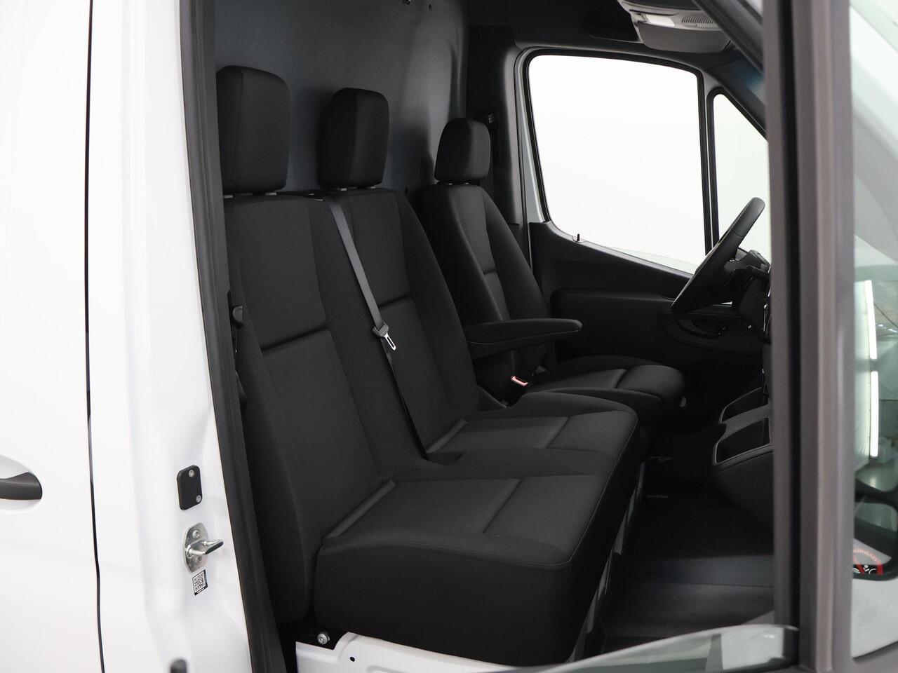 Mercedes-Benz eSprinter 314 L2 H2 PRO | 56 kWh | 100% elektrisch | 2000kg Trekhaak | 115Kw/u DC Snelladen | Smartphone integratie pakket | Carplay | Camera |