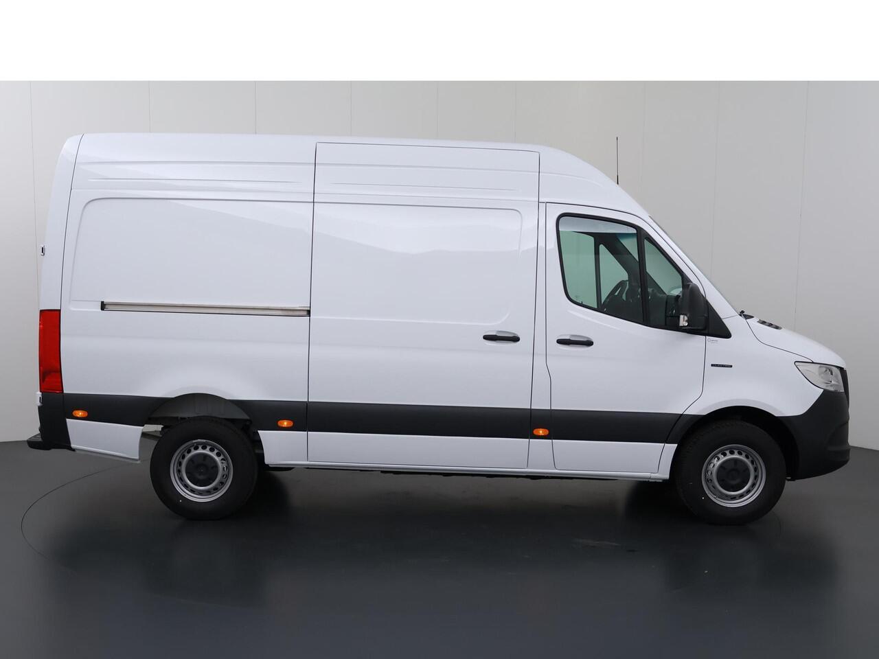 Mercedes-Benz eSprinter 414 L2 H2 RWD PRO 81kWh | 115 kW Snelladen | Trekhaak | Smartphone integratie pakket | Achteruitrijcamera | Standkachel |