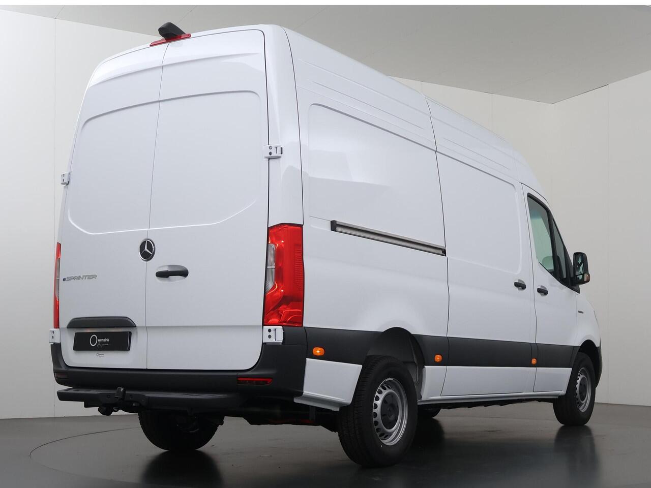 Mercedes-Benz eSprinter 414 L2 H2 RWD PRO 81kWh | 115 kW Snelladen | Trekhaak | Smartphone integratie pakket | Achteruitrijcamera | Standkachel | Stoelverwarming