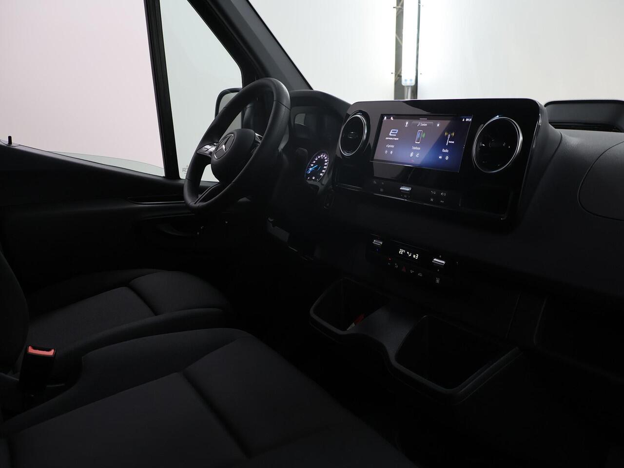Mercedes-Benz eSprinter 314 L2 Pro 81kWh 100% elektrisch | 2000kg Trekhaak | 115Kw/u DC Snelladen | Smartphone integratie pakket | Carplay | Camera | Comfort bestuurdersstoel |