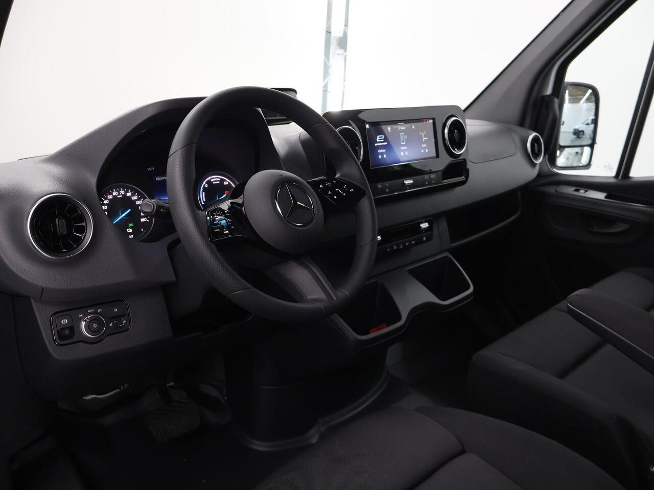 Mercedes-Benz eSprinter 314 L2 H2 PRO | 81 kWh | 100% elektrisch | 2000kg Trekhaak | 115Kw/u DC Snelladen | Smartphone integratie pakket | Carplay | Camera | Comfort bestuurdersstoel |