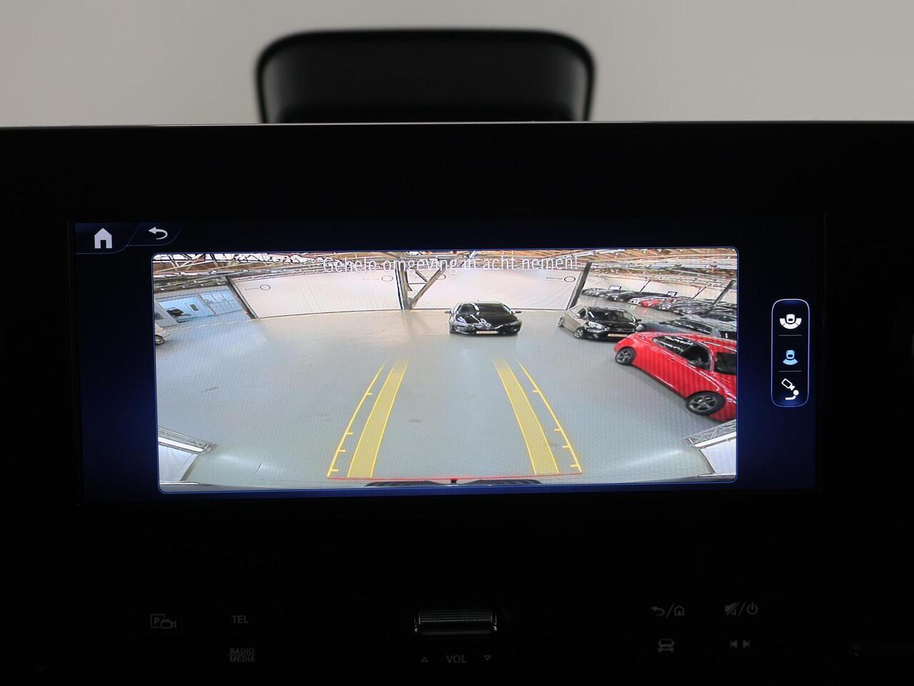 Mercedes-Benz eSprinter 414 GB L2 H2 PRO | 81 kWh | 4250 GVW | Smartphone integratie pakket | 2000 KG Trekhaak | Cruise-Controle | MBUX | Achteruitrijcamera | DC laden 115 kW |