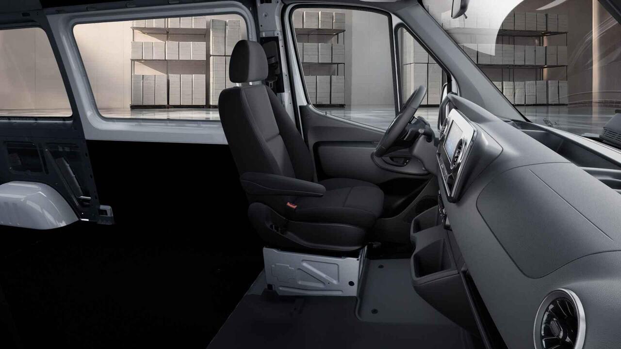 Mercedes-Benz eSprinter 314 L2 H2 RWD PRO 81kWh | Rolstoel ombouw | 115 kw Snelladen | Cruise-Controle | Achteruitrijcamera |