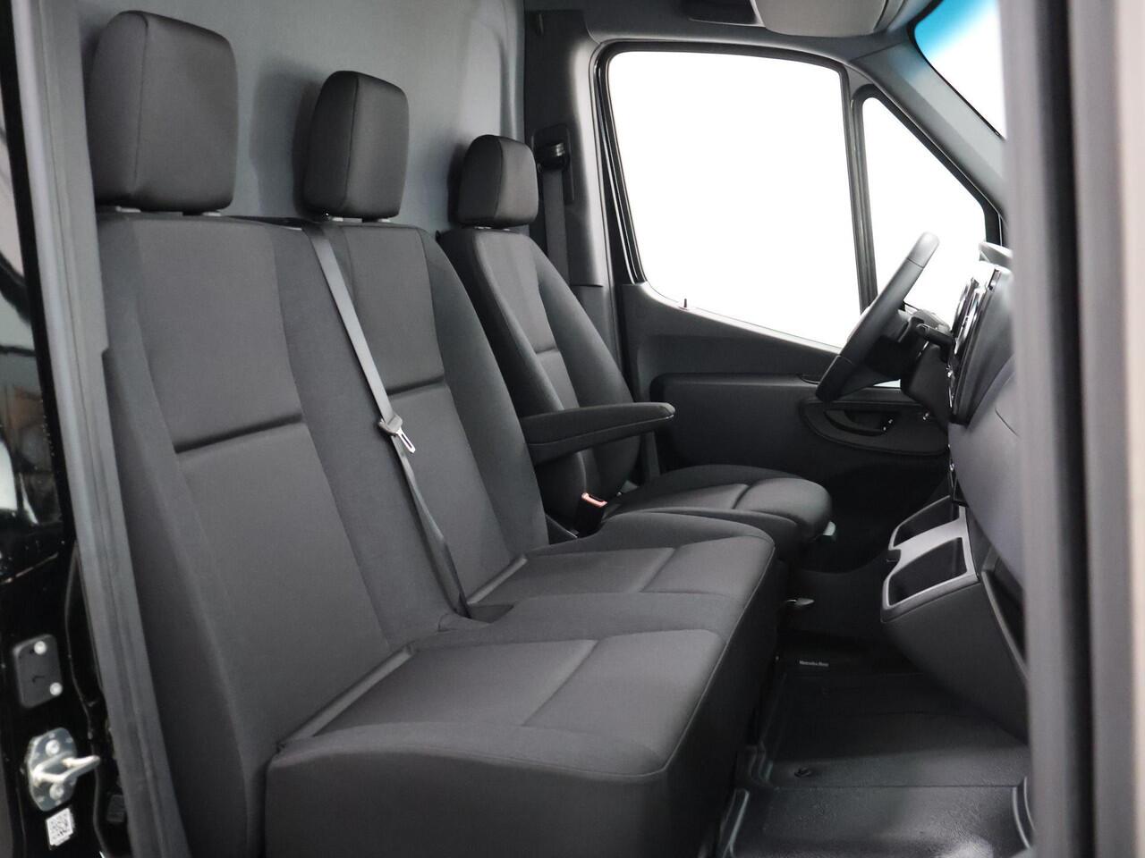 Mercedes-Benz eSprinter 314 L2 H2 RWD PRO 81kWh | Comfortbestuurdersstoel | Trekhaak | Smartphone integratie pakket | 115 kW Snelladen | Achteruitrijcamera | Standkachel |