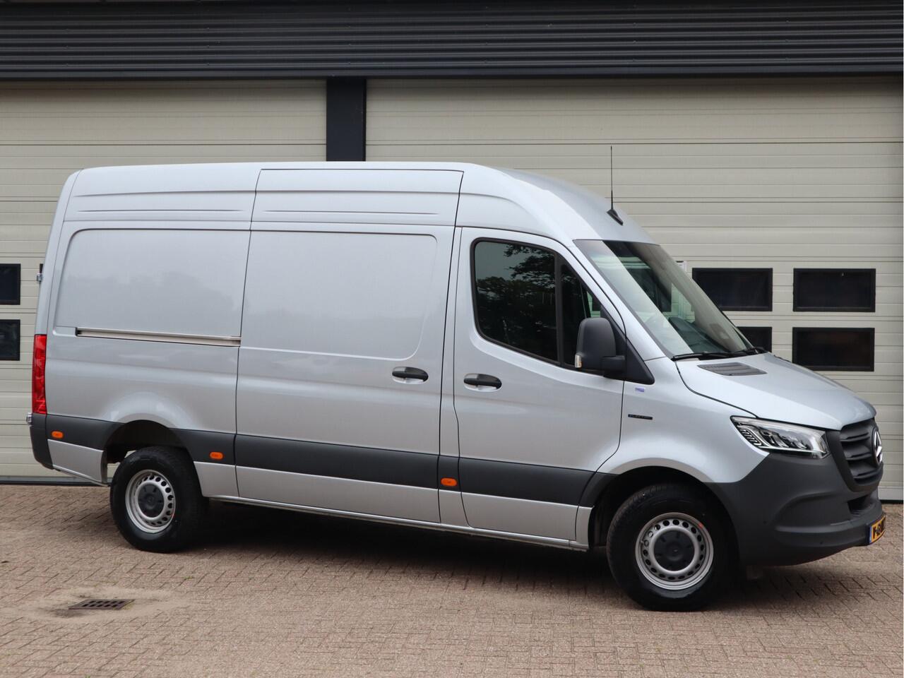 Mercedes-Benz eSprinter 314 RWD AC+DC Snelladen L2H2 New Model - 56 kWh - WLPT 181 km - LED