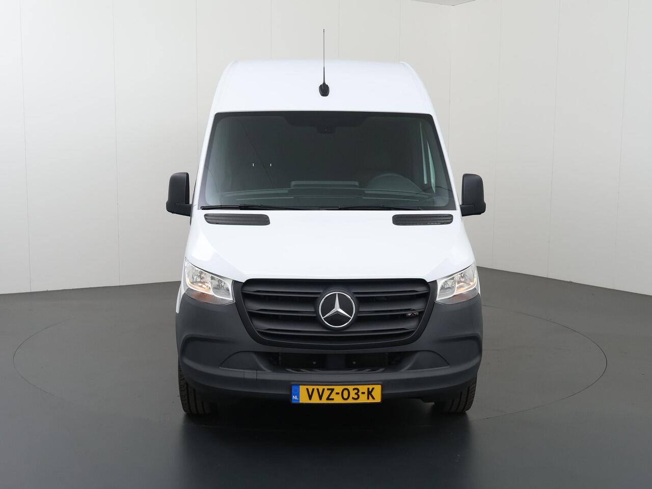 Mercedes-Benz eSprinter L2 H2 | 55 kWh | ACHTERUITRIJCAMERA | STOELVERWARMING | AIRCO | DAB+ RADIO | COMPLETE LAADRUIMTE BETIMMERING | OPSTAP TOT LAADRUIMTE | STOEL - STOEL COMFORT
