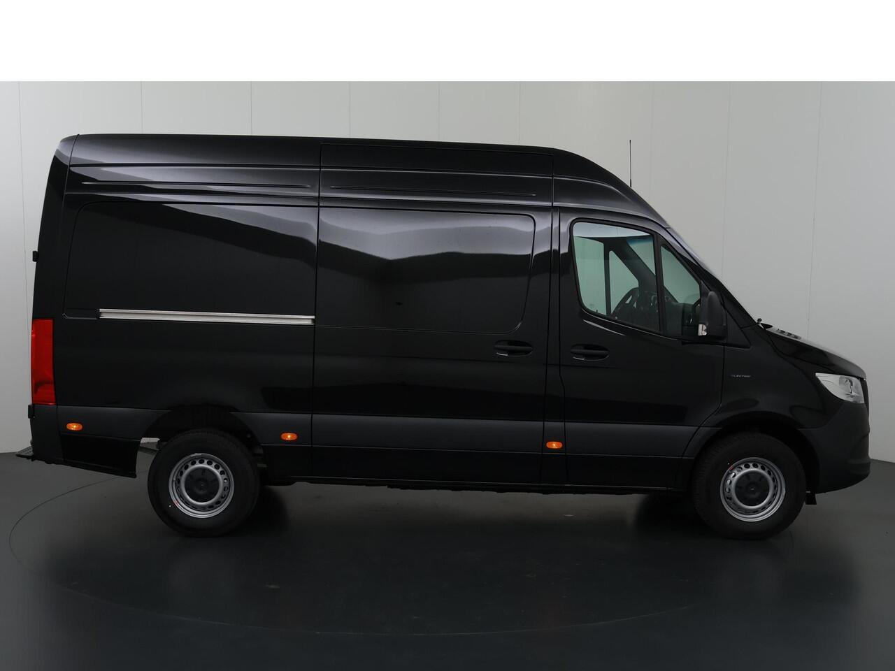 Mercedes-Benz eSprinter 414 GB L2 H2 PRO | 81 kWh | 4250 GVW | 2000 KG Trekhaak | Cruise-Controle | MBUX | Achteruitrijcamera | DC laden 115 kW | Smartphone integratie pakket |