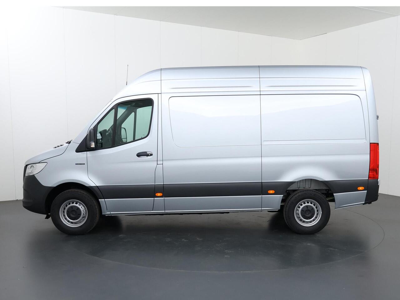 Mercedes-Benz eSprinter 314 GB L2 RWD PRO 100% elektrisch | 2000kg Trekhaak | 115Kw/u DC Snelladen | Smartphone integratie pakket | Carplay | Camera | Comfort bestuurdersstoel |