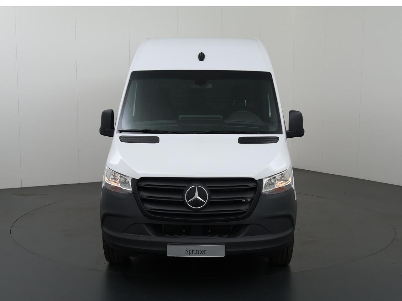 Mercedes-Benz eSprinter 414 L2 H2 RWD PRO 81kWh | Trekhaak | Smartphone integratie pakket | 115 kW Snelladen | Achteruitrijcamera | Standkachel | Stoelverwarming |