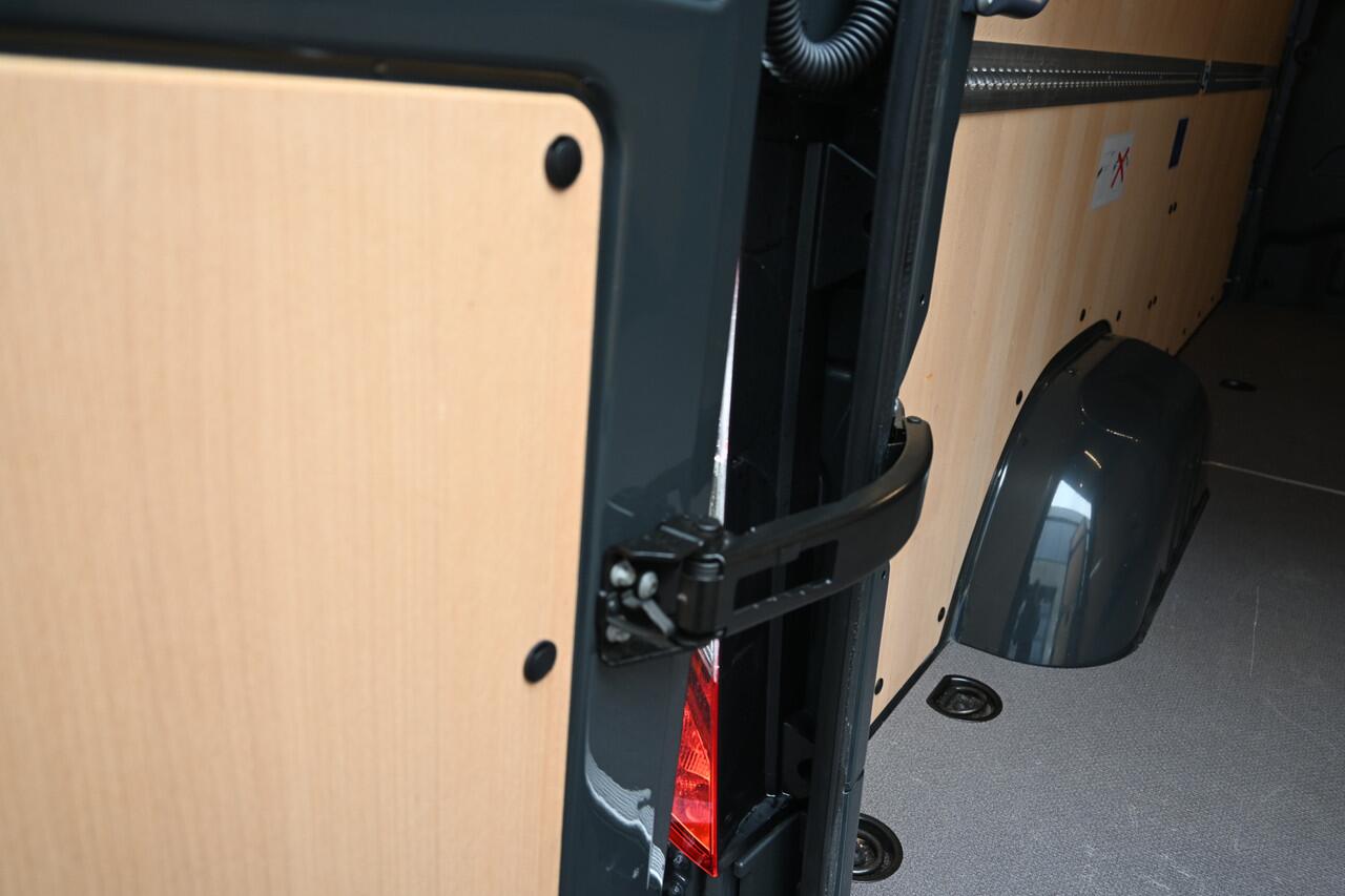 Mercedes-Benz eSprinter 320 L2H2 Select 81kWh Reikwijdte 257km volgens WLTP Snellader, Distronic, Trekhaak, Etc.