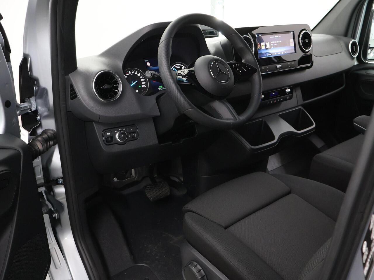 Mercedes-Benz eSprinter 314 L2 Pro 81kWh 100% elektrisch | 2000kg Trekhaak | 115Kw/u DC Snelladen | Smartphone integratie pakket | Carplay | Camera | Comfort bestuurdersstoel |