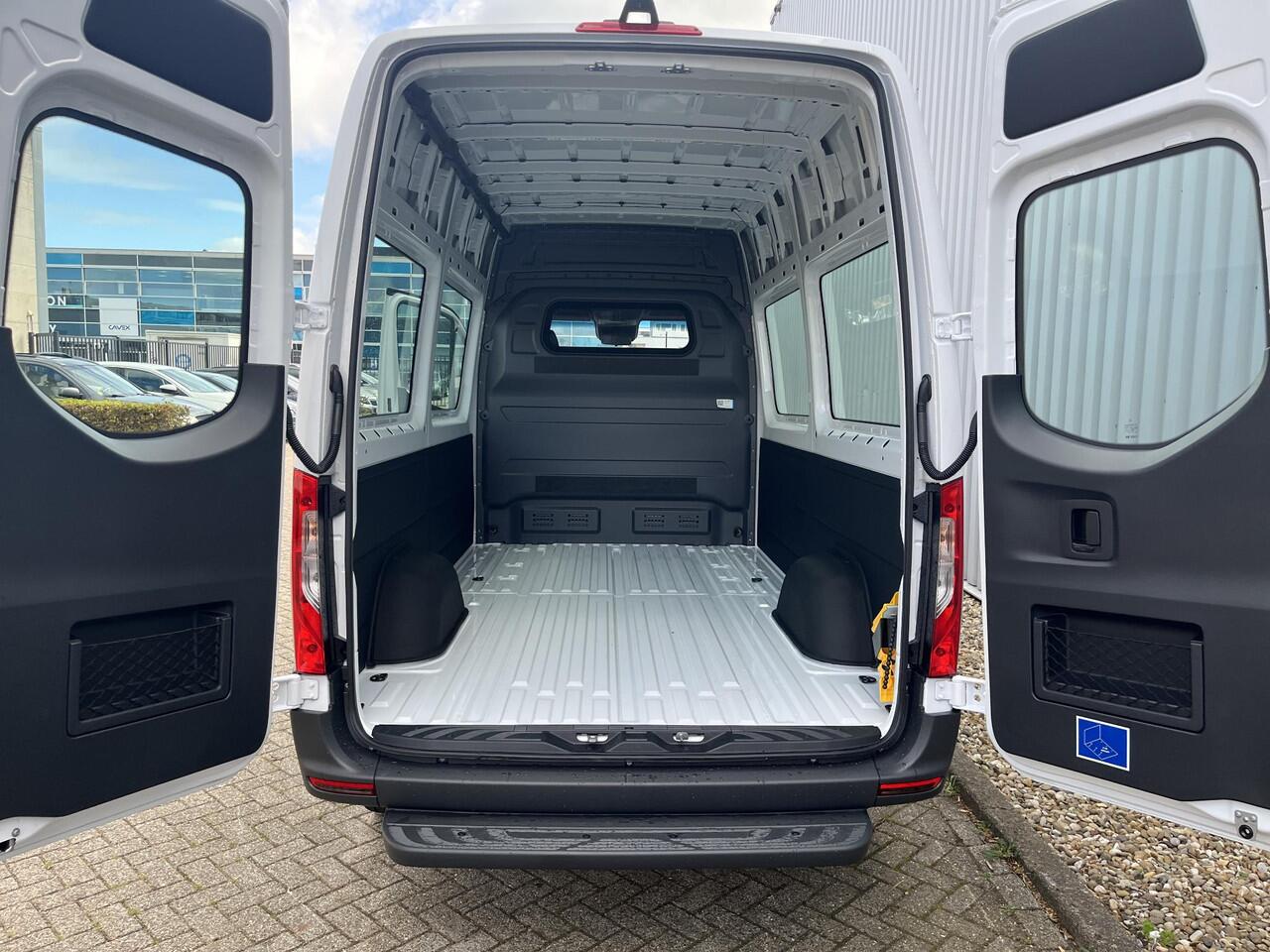 Mercedes-Benz eSprinter 414 L2 Pro 81kWh Rolstoelbus