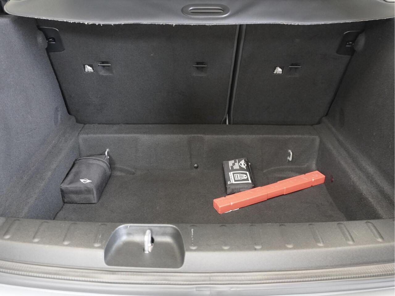 Mini CLUBMAN Mini 1.5 One Business Edition | Automaat | LED | Nav | App connect | NL auto! | Mini garantie tot 10-2026