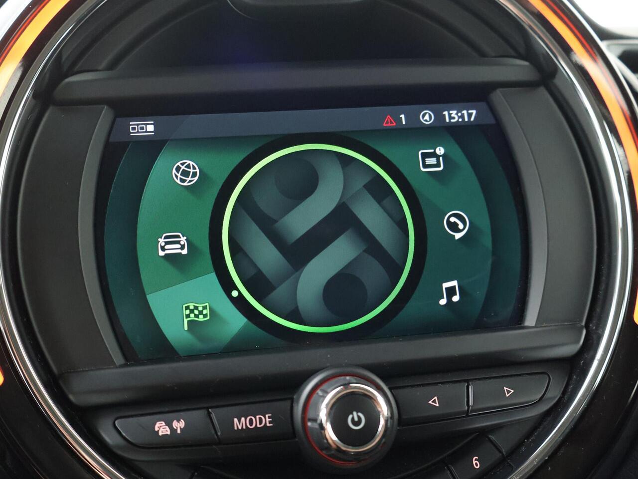 Mini CLUBMAN 1.5 One Business Edition | 102 PK | Navigatiesysteem | Cruise control | Climate control |