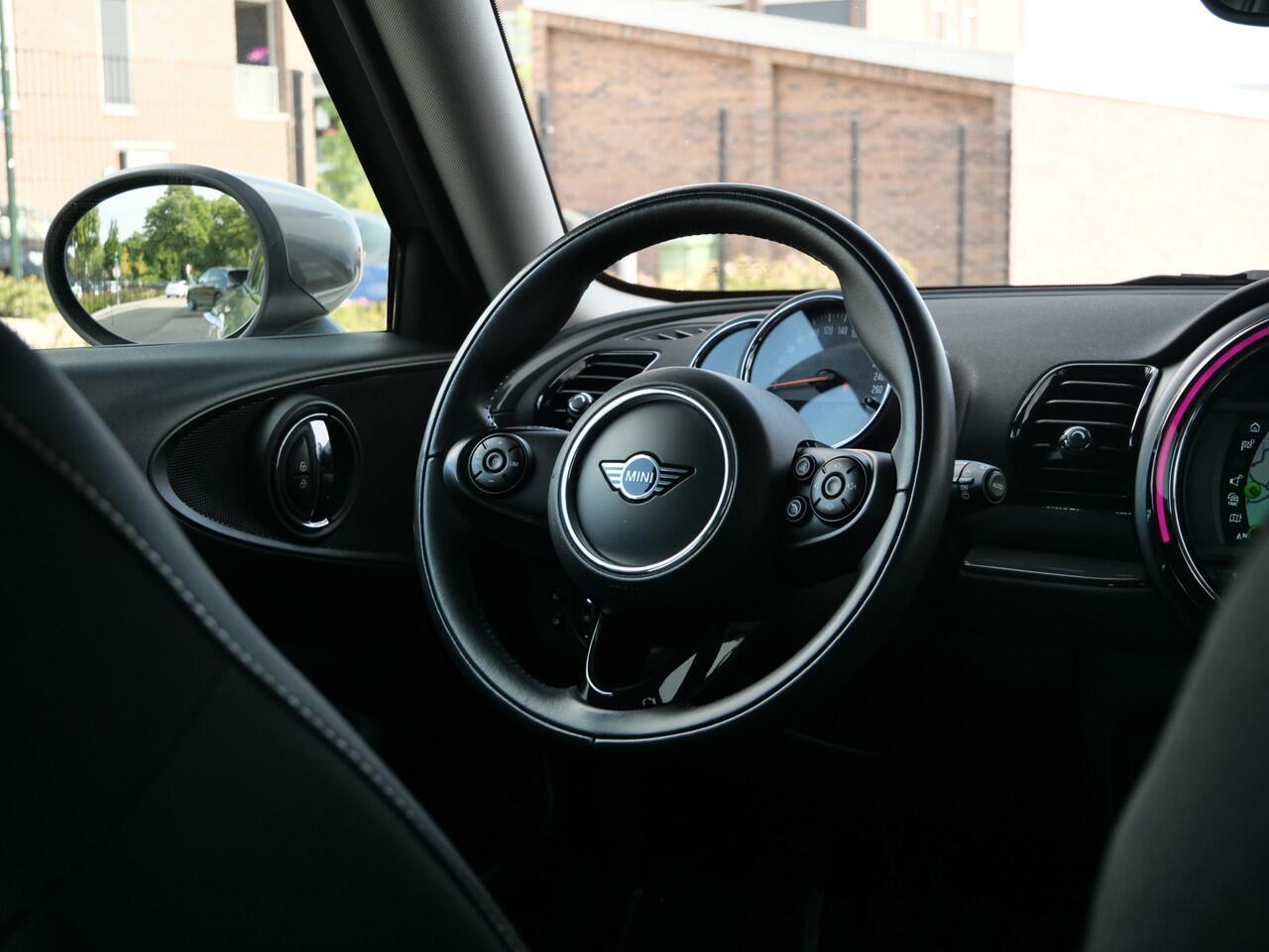 Mini CLUBMAN Mini 1.5 102pk One Business Edition Navigatie / Parkeersensoren / 17 inch