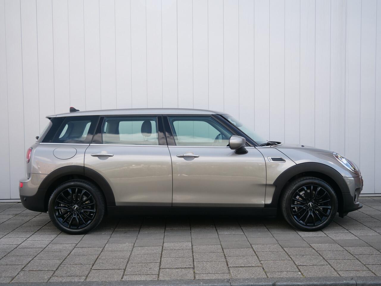 Mini CLUBMAN Mini 1.5 102pk One Business Edition Navigatie / Parkeersensoren / 17 inch