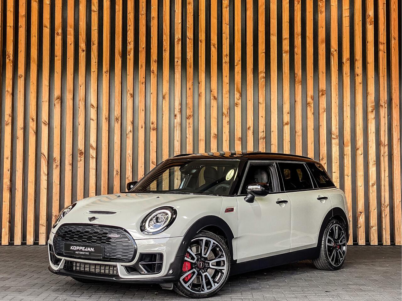 Mini CLUBMAN 2.0 JCW ALL4 306PK Automaat | PANO | HARMAN/KARDON | LEDER | CAMERA | STOELVERWARMING | HEAD-UP |