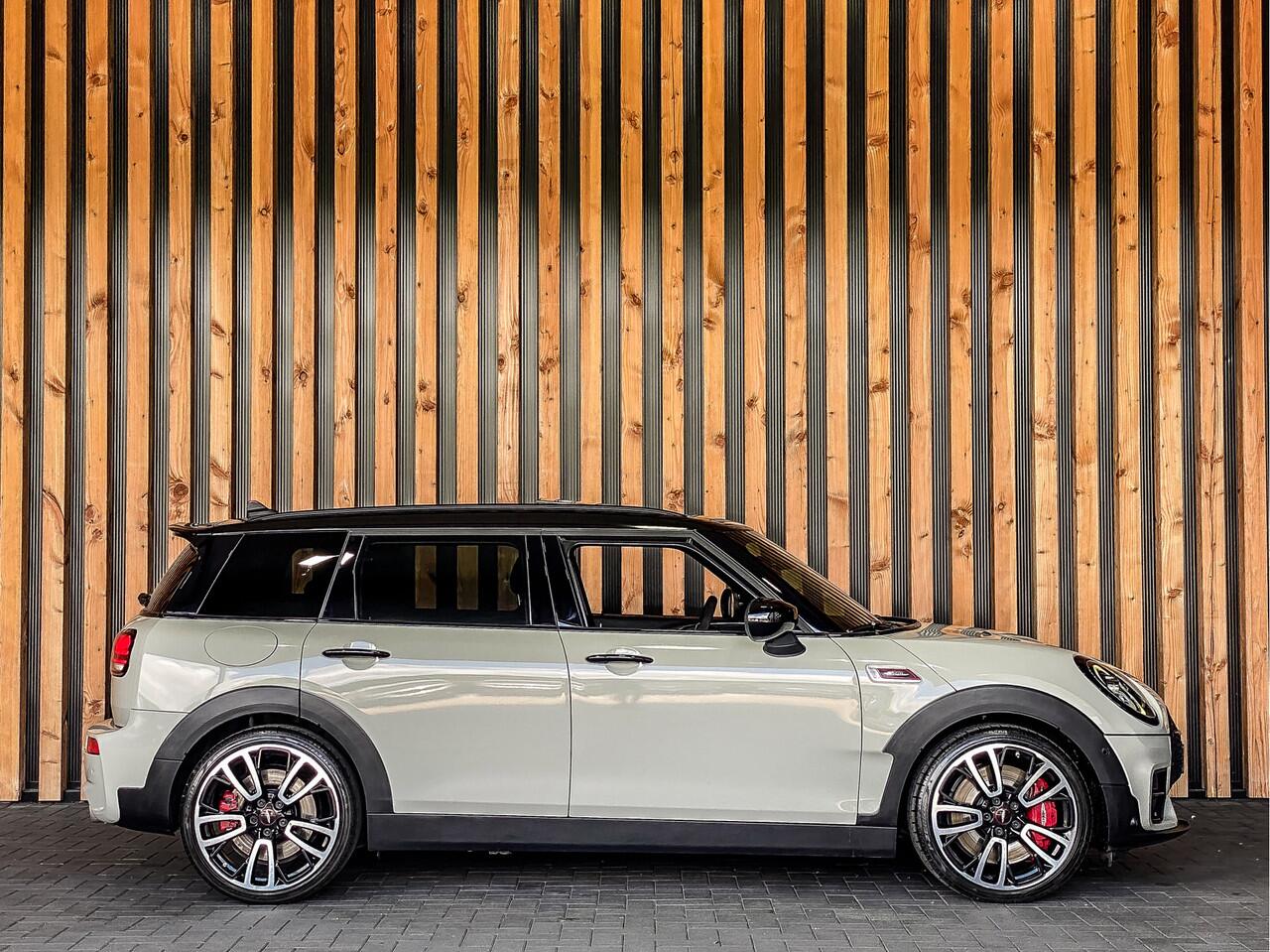 Mini CLUBMAN 2.0 JCW ALL4 306PK Automaat | PANO | HARMAN/KARDON | LEDER | CAMERA | STOELVERWARMING | HEAD-UP |