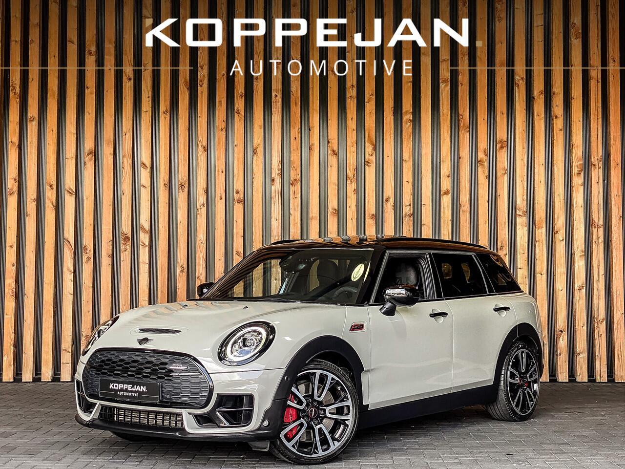 Mini CLUBMAN 2.0 JCW ALL4 306PK Automaat | PANO | HARMAN/KARDON | LEDER | CAMERA | STOELVERWARMING | HEAD-UP |
