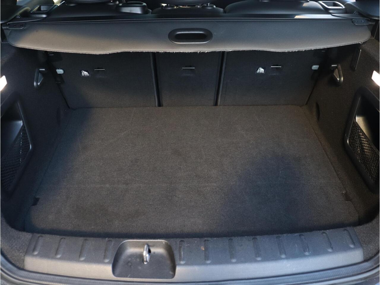 Mini CLUBMAN JCW ALL4 | Chili + Panodak + Adaptive Cruise Control + Harman Kardon + Apple Carplay + Comfort Acces + Adaptief Onderstel + 18'' LMV