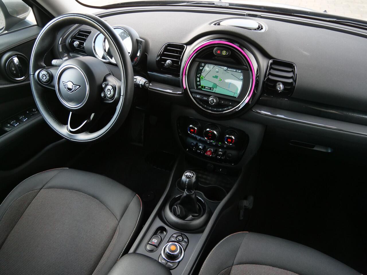 Mini CLUBMAN Mini 1.5 102pk One Business Edition Navigatie / Parkeersensoren / 17 inch