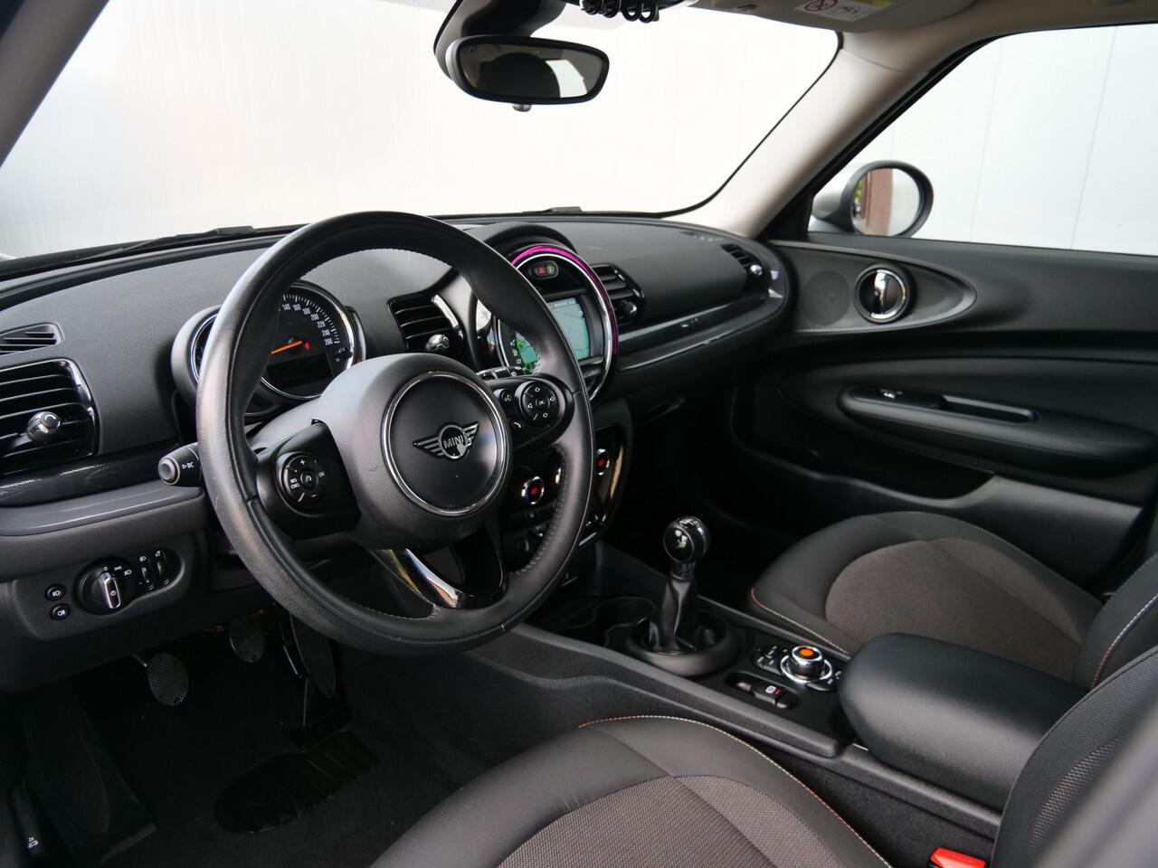 Mini CLUBMAN Mini 1.5 102pk One Business Edition Navigatie / Parkeersensoren / 17 inch
