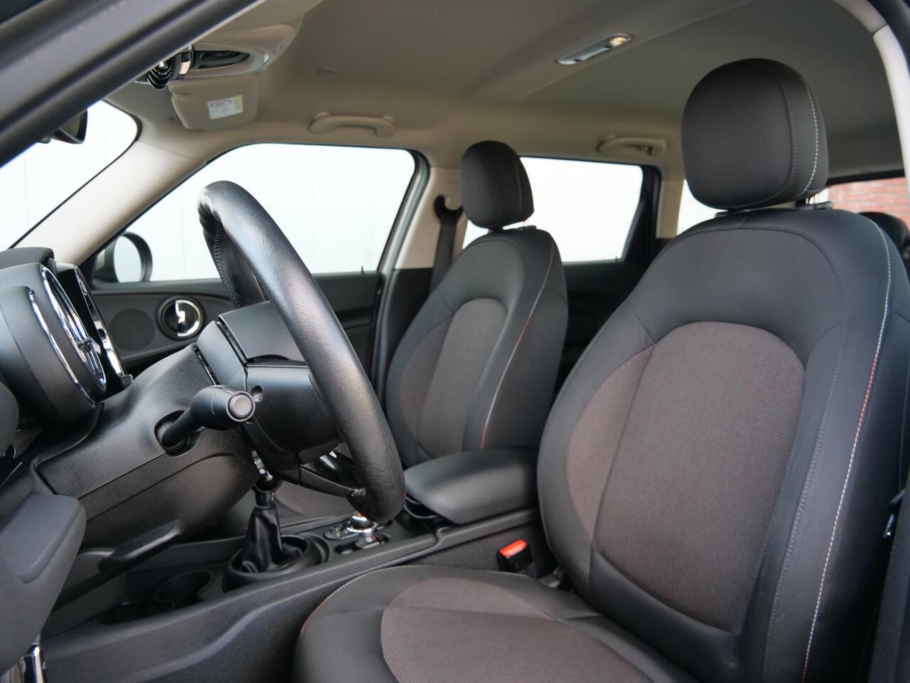 Mini CLUBMAN Mini 1.5 102pk One Business Edition Navigatie / Parkeersensoren / 17 inch