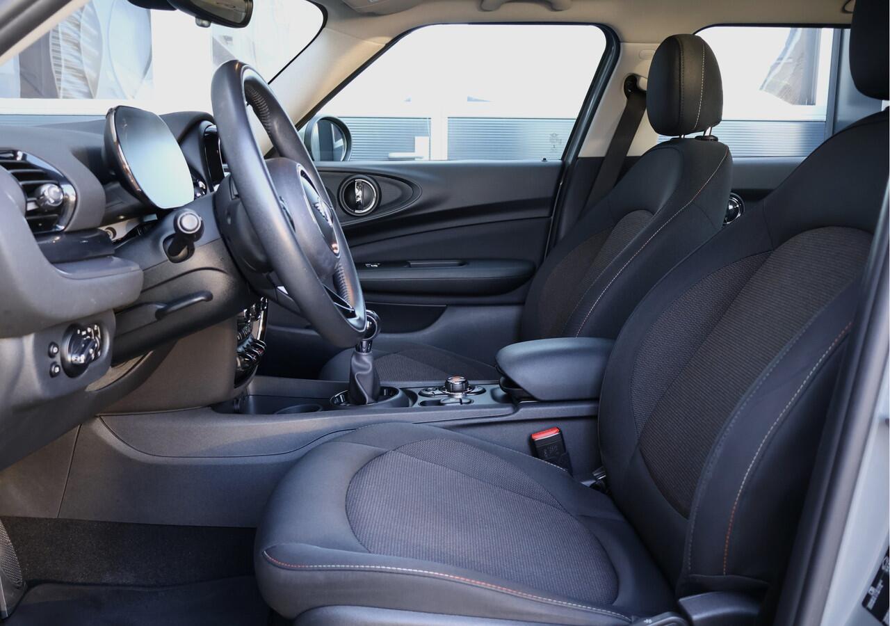 Mini CLUBMAN Mini 1.5 Business Edition | Digitale tellerklok | Carplay | Keyless entry | LED koplampen | Union Jack | Navi | Climate Control