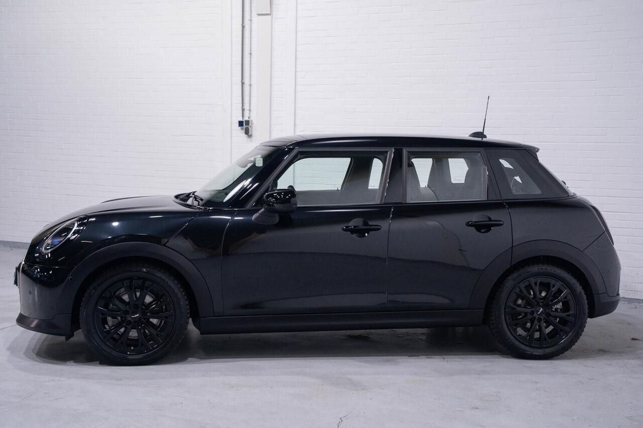 Mini COOPER Mini 1.5 C Classic XS Navi PDC v+a Cruise Camera Lederen bekleding Stoel/stuurverw. Clima Led koplampen Apple Carplay