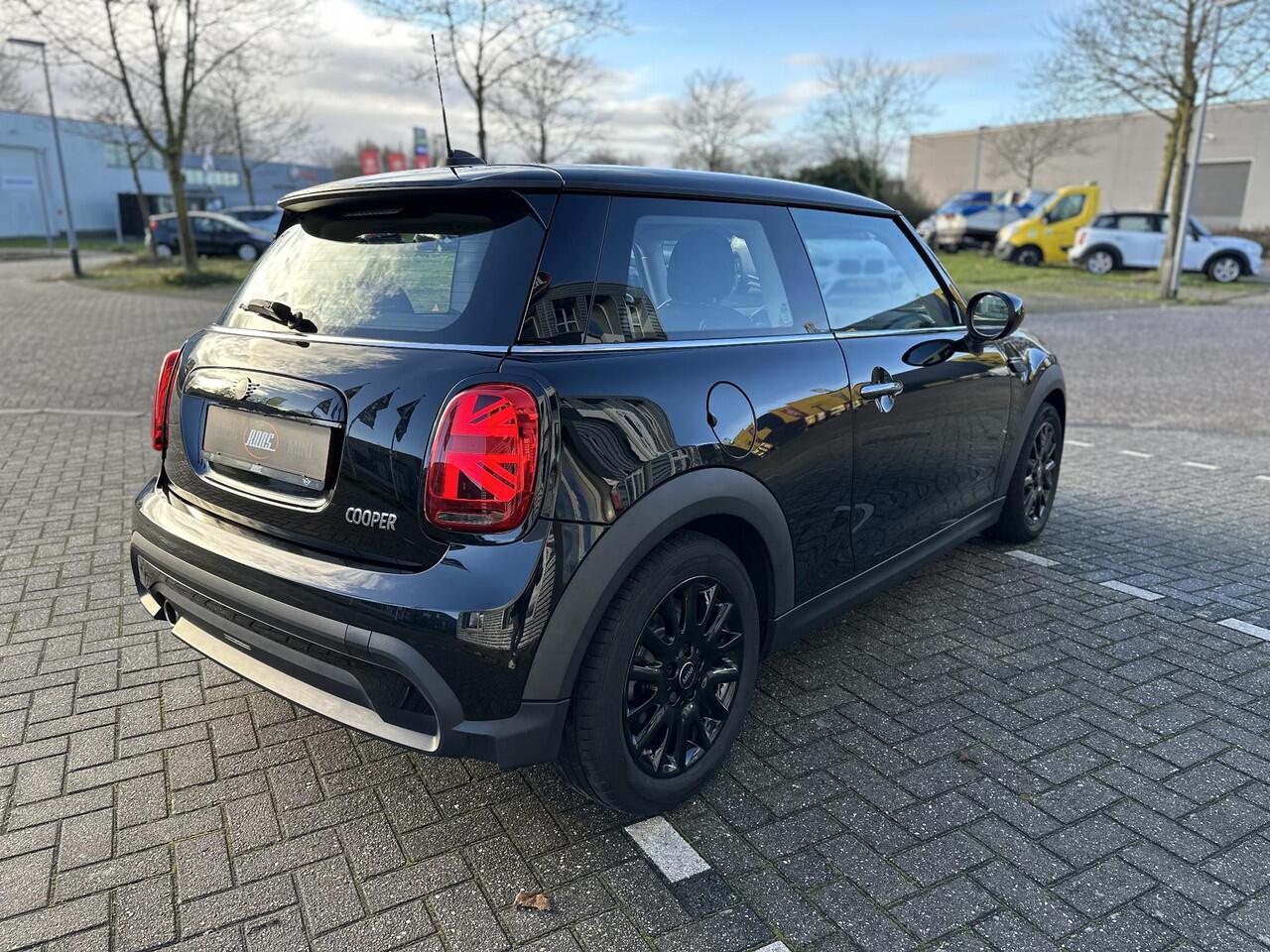 Mini COOPER 1.5 Essential Grote Navi & Apple Carplay
