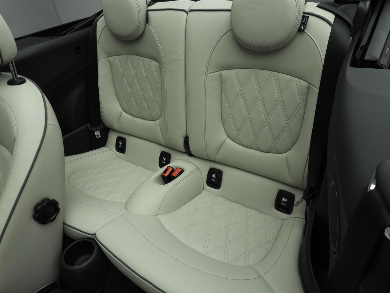 Mini COOPER Cabrio Automaat / Sportstoelen / Leder / Stoelverwarming / PDC / Cruise / Alu wielen 17 inch