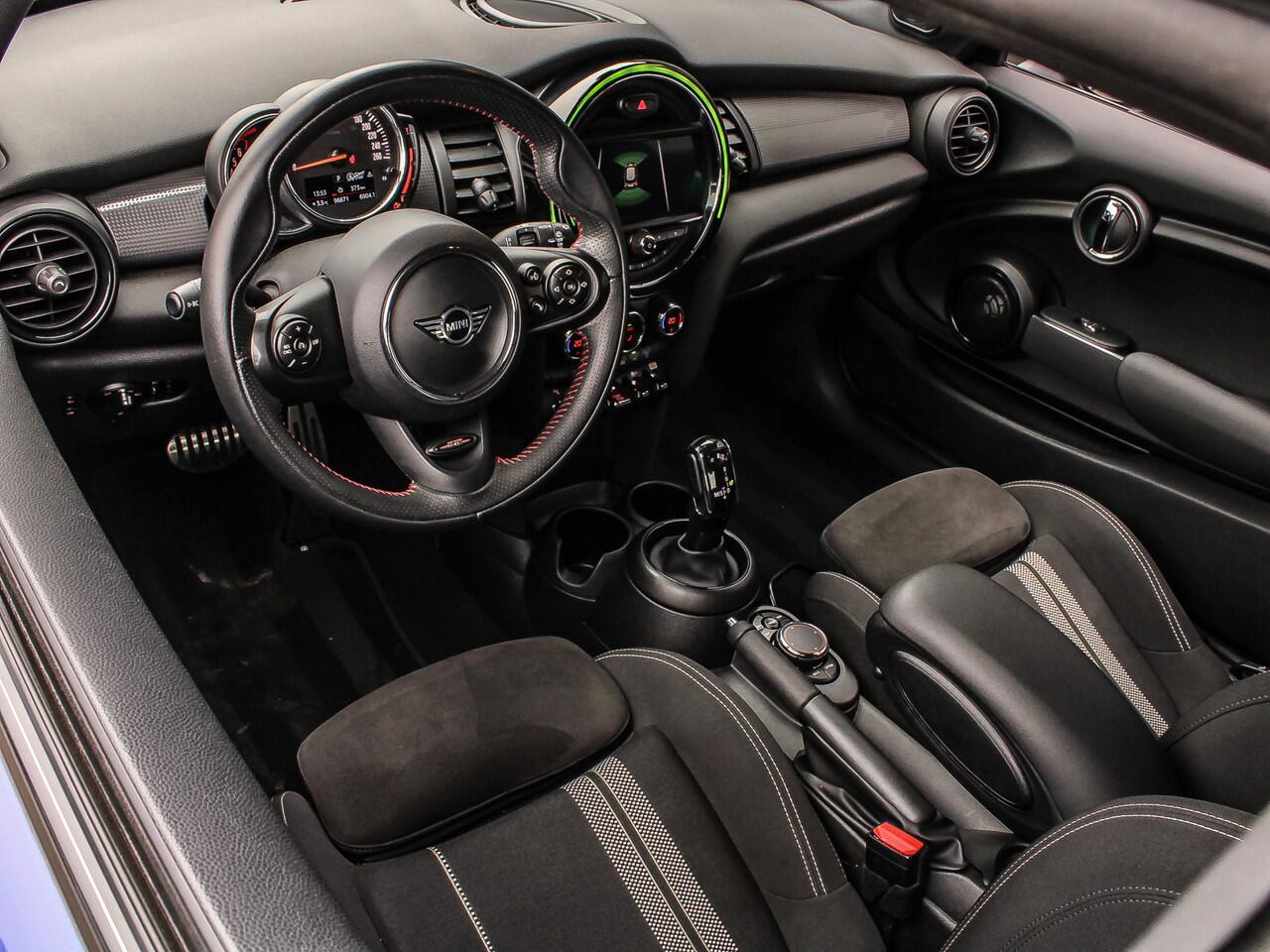 Mini COOPER 1.5 136PK Automaat John Cooper Works | HARMAN EN KARDON | KEYLESS | SFEERVERLICHTING | NAVI | PDC |