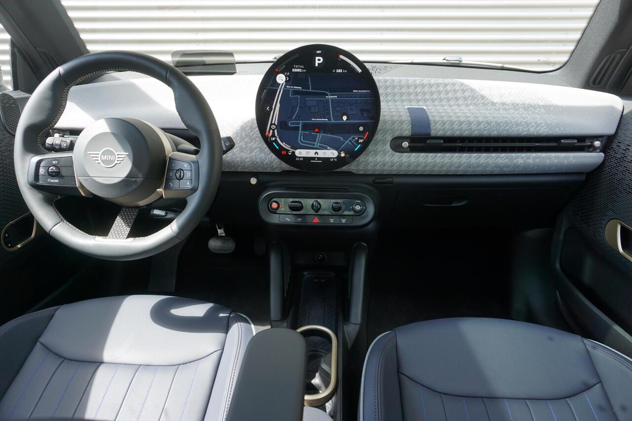 Mini COOPER 3-deurs E Favoured Trim | Pakket M | Comfort Access | Glazen panoramadak | MINI Head-Up Display | Parking Assistant | Driving Assistant